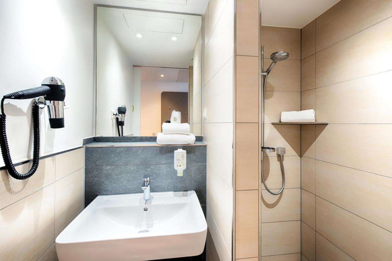 B&B Hotel Augsburg-West ภายนอก รูปภาพ
