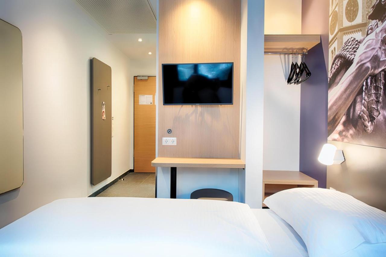 B&B Hotel Augsburg-West ภายนอก รูปภาพ