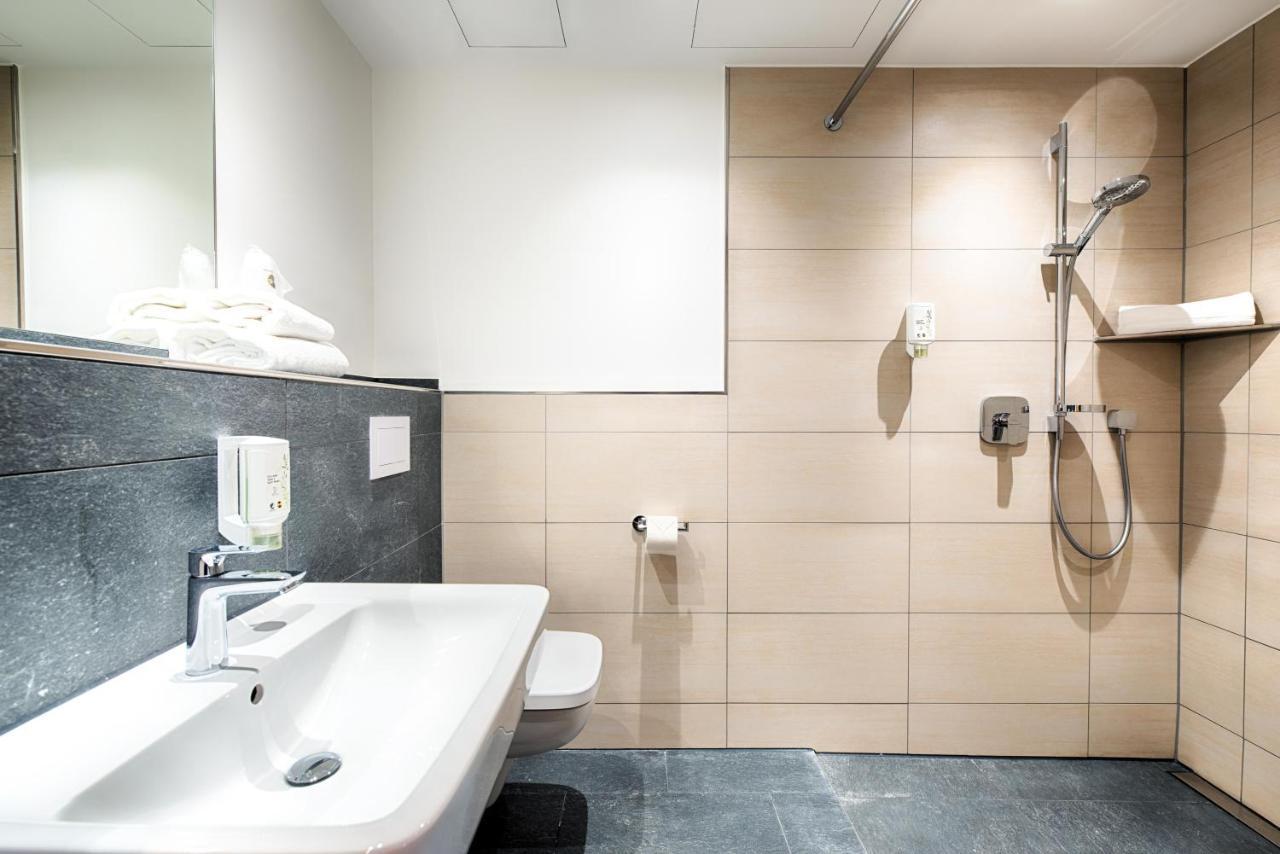 B&B Hotel Augsburg-West ภายนอก รูปภาพ